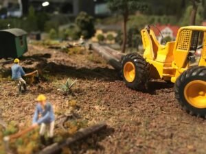 tractor, miniature, miniatyrvärld, forestry, forest clearing-2428039.jpg